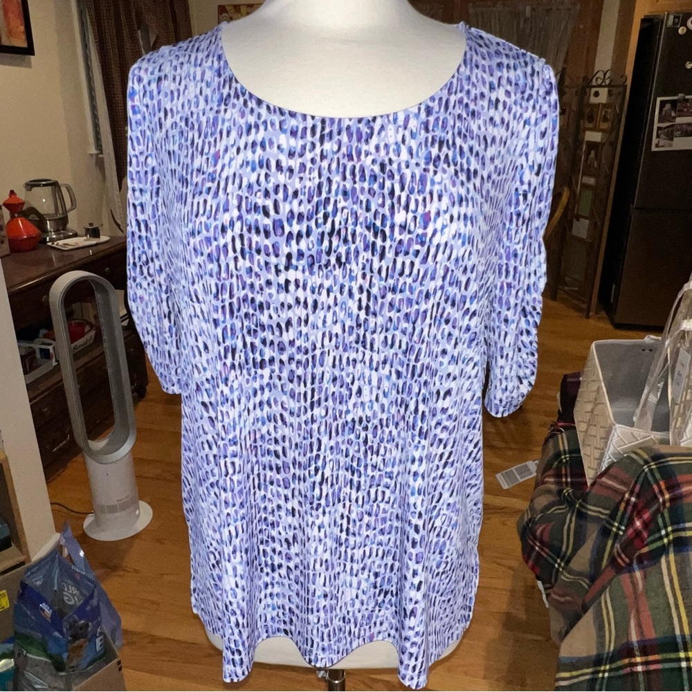 Susan Graver Sz L Liquid Knit Short Sleeve Top w/Slight Ruffle Detail @ Shoulder
